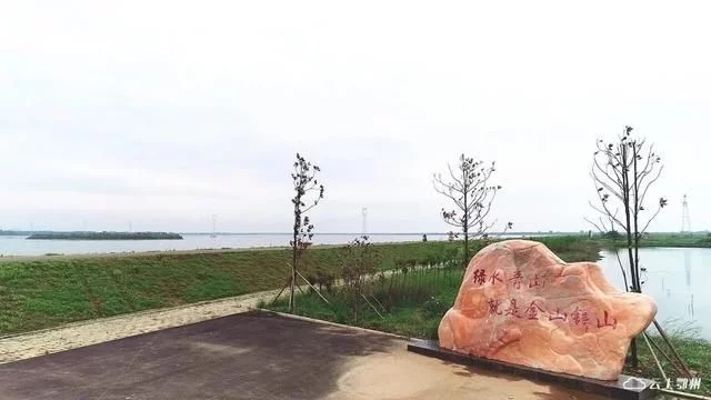 新建成的垱网湖南堤 新建成的垱网湖南堤
